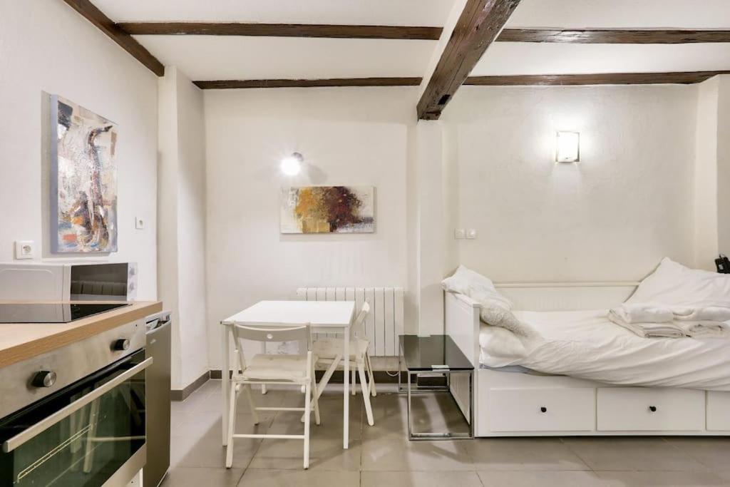 Charming Studio Historical Center Of